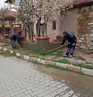 Bahar Temizliği Başladı – Konuklar’da Cadde, Sokak ve Arazi Yolları Elden Geçiyor