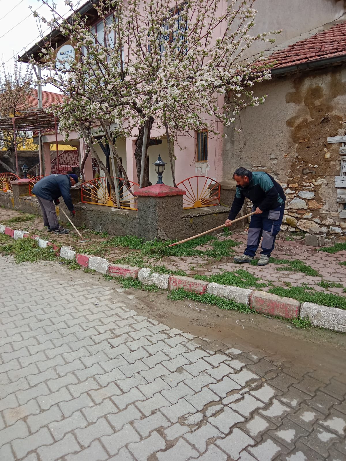 Bahar Temizliği Başladı – Konuklar’da Cadde, Sokak ve Arazi Yolları Elden Geçiyor