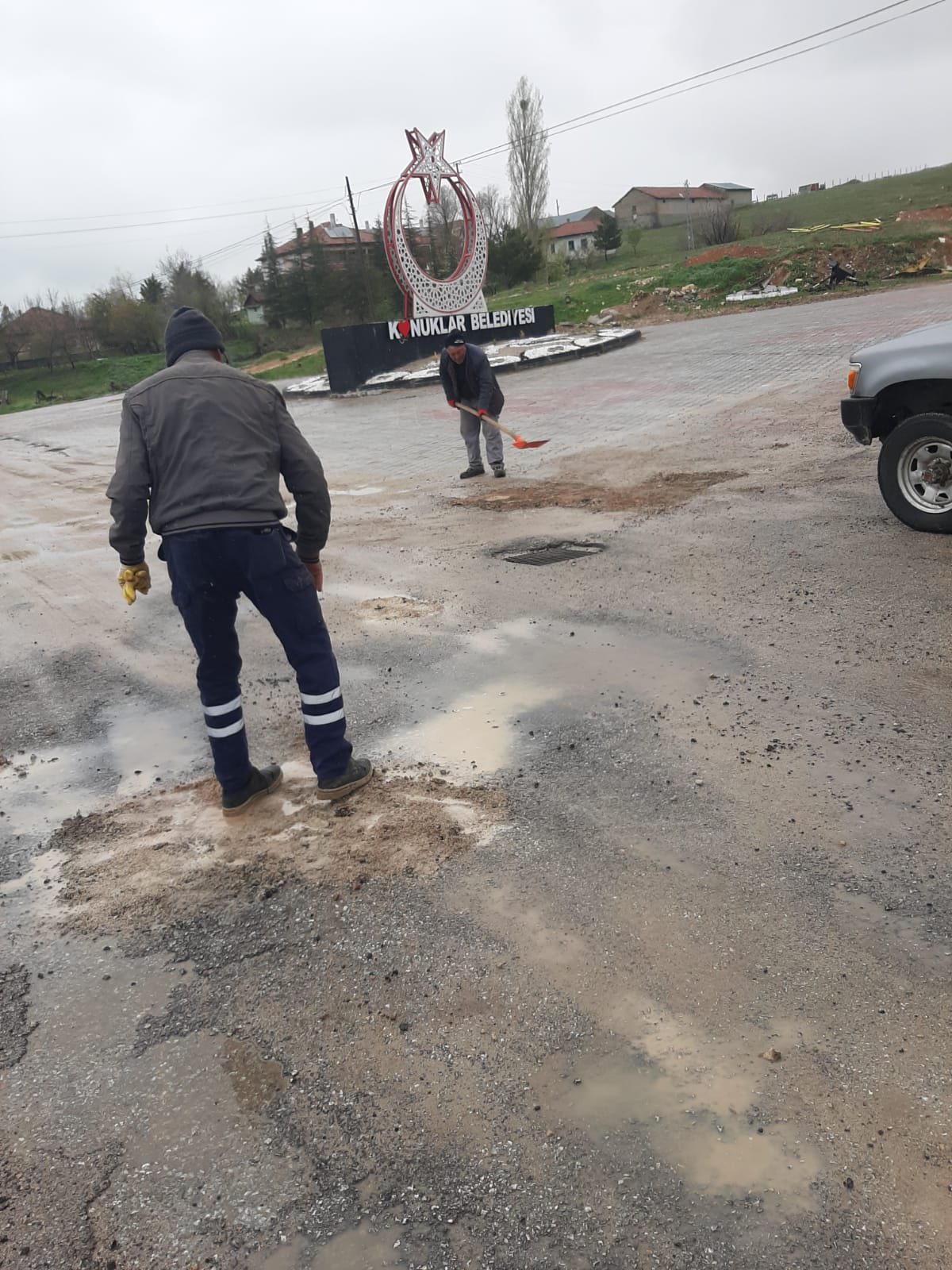 Mezarlık Altı Anayolda Bozulmalar Giderildi – Konuklar’da Ulaşım Güvenli